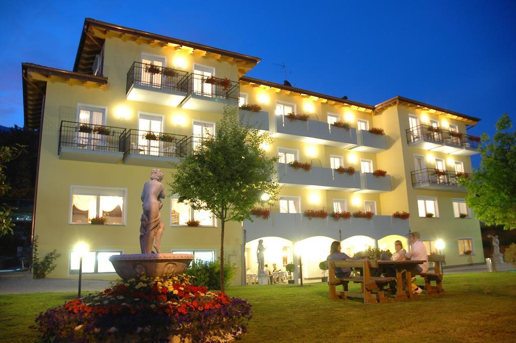 Hotel Daniela Levico Terme Exterior foto